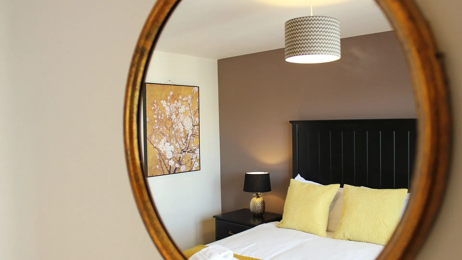 2 Bedroom Apartment With Free Parking إدنبرة